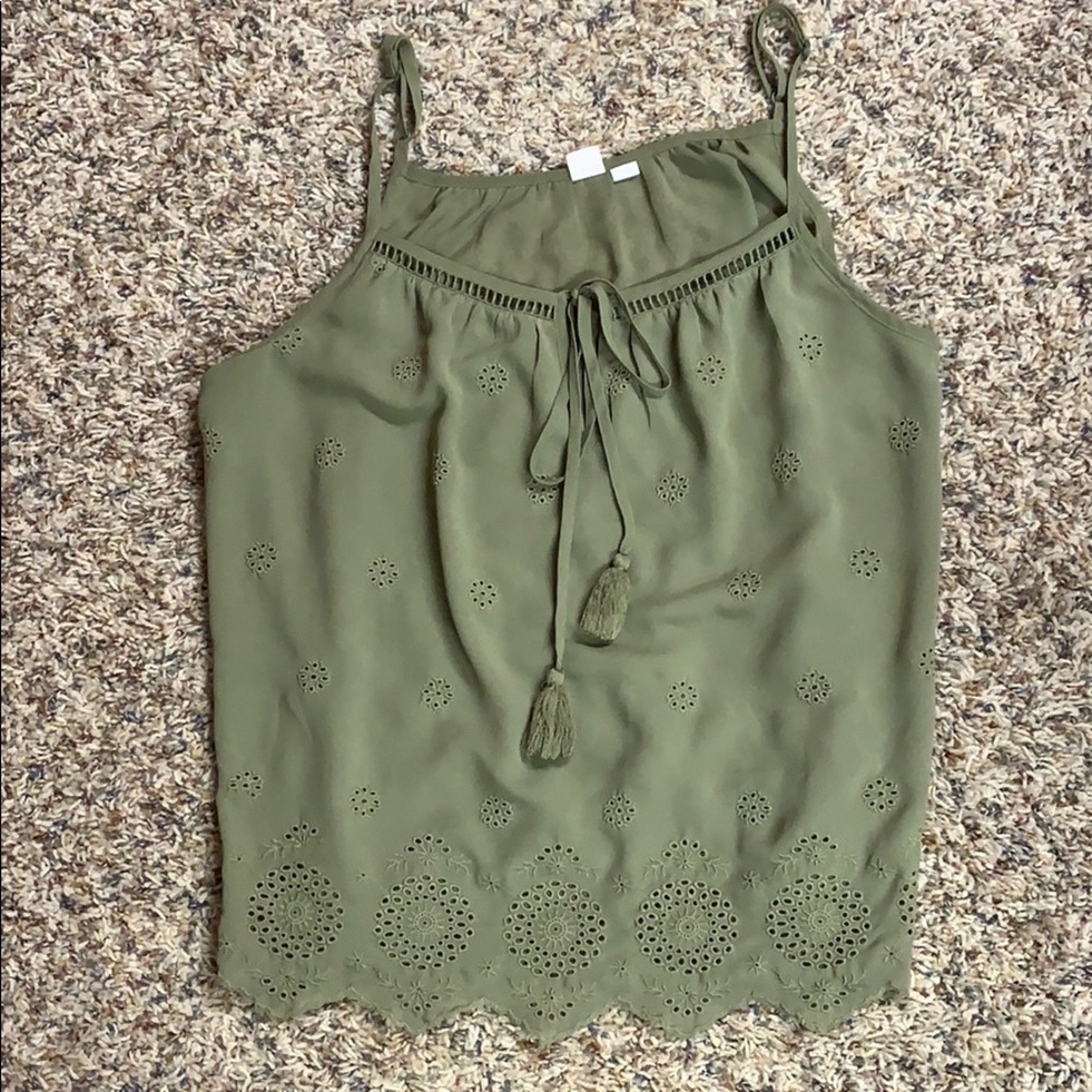Knit flower tank